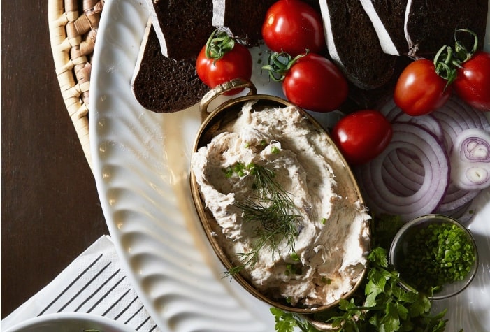 Nuri Aufstritch w Young Celery and Chives (pretty bread)